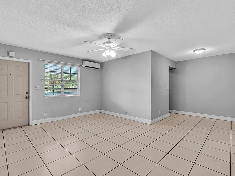 626 SW 14th Ave #212 — Photo 3