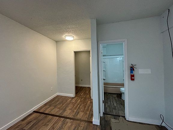 5th image of 1002 Cushman St #1