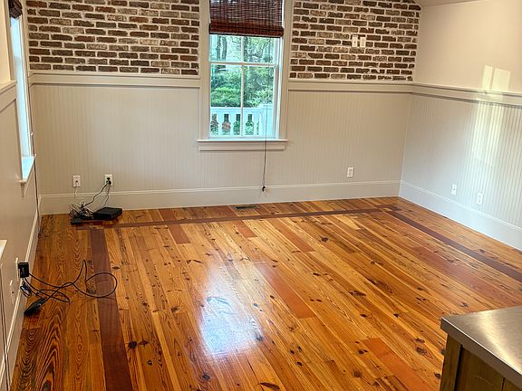 3rd image of 114 N Shelmore Blvd #1