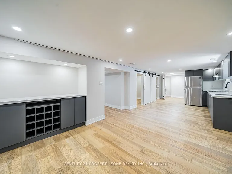 203 Toynbee Trl — Photo 35