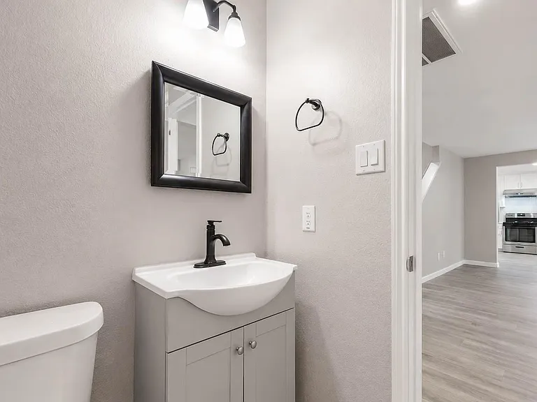 9506 Lasbury Dr — Photo 11