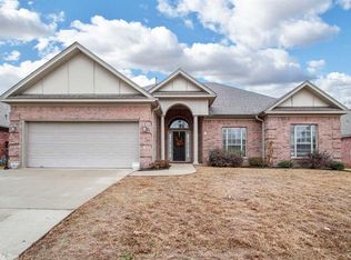 7 Congressional Dr, Little Rock, AR 72210