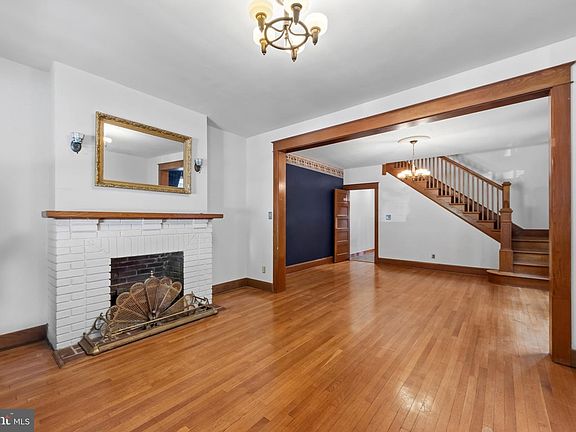 5th image of 24 College Ave