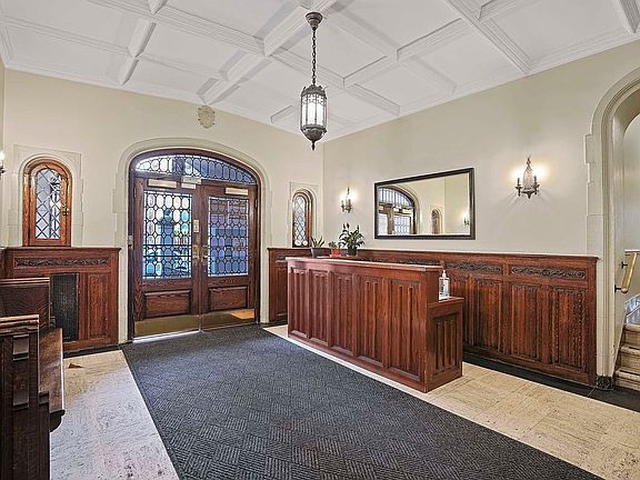 4th image of 115 Willow St #5