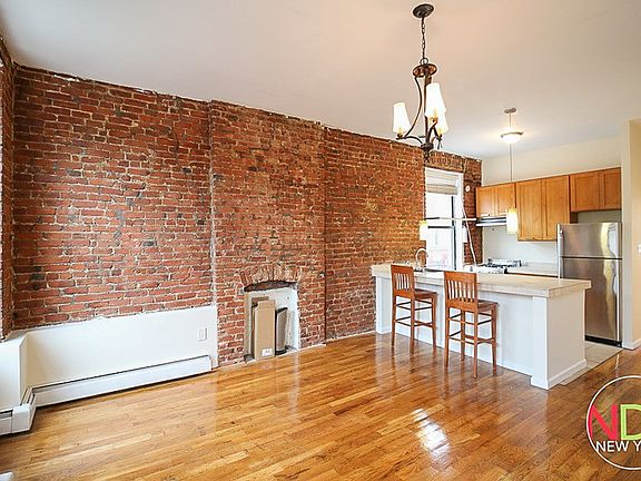 4th image of 941 Willoughby Ave #1R