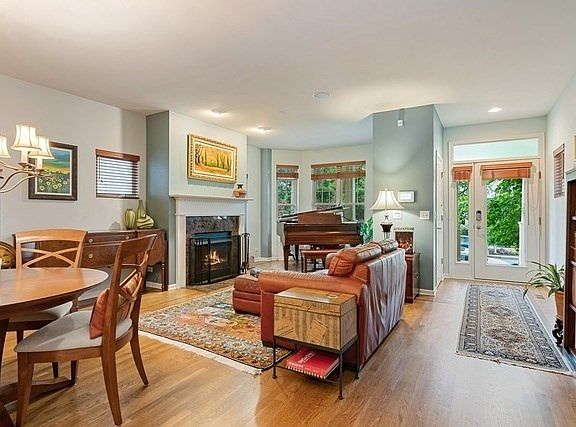 5th image of 1614 W Rosehill Dr