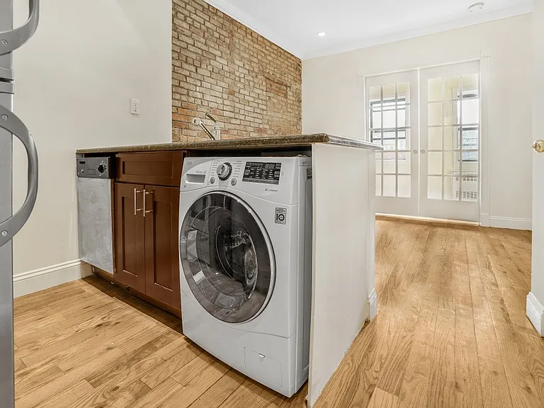 419 E 82nd St #2D — Photo 1
