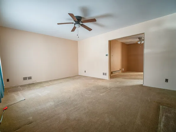 1074 Garry Terrace image 1 of 26