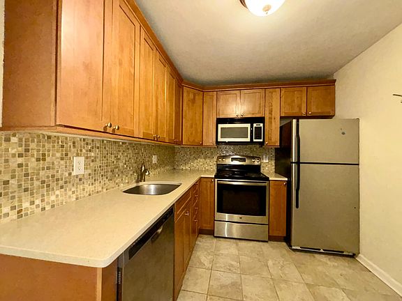 4th image of 2469 Glengyle Dr