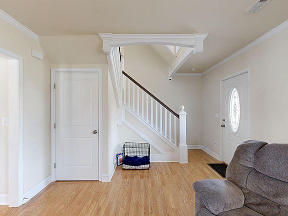 5th image of 307 S West St