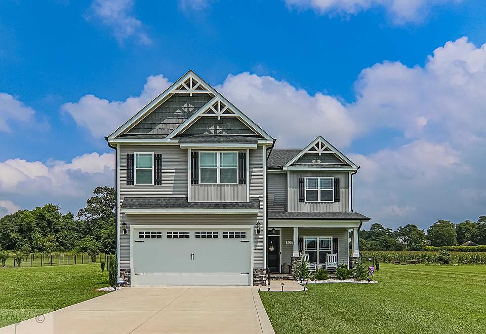 1st image of 107 Doral Dr
