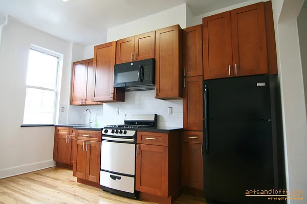 Rented by aptsandlofts.com | media 14