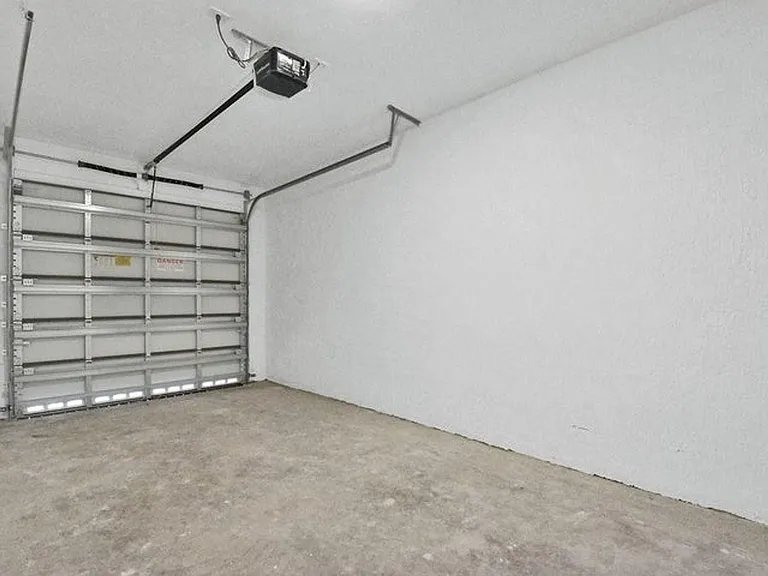 4074 Highland Oaks Dr — Photo 10