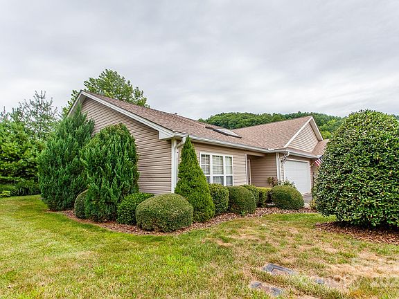 2nd image of 302 Castle Creek Dr