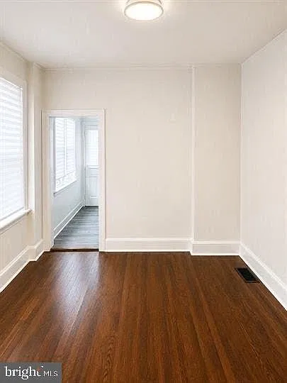 3 bed, 1.0 bath, 1200 sqft, $1,750 — Photo 2