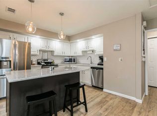 33 27th St NW, Cedar Rapids, IA 52405