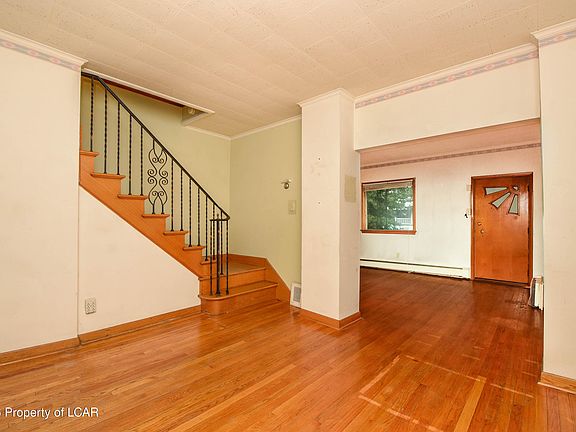 4th image of 122 Searle St