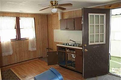 5th image of 302 Kenyon Ave