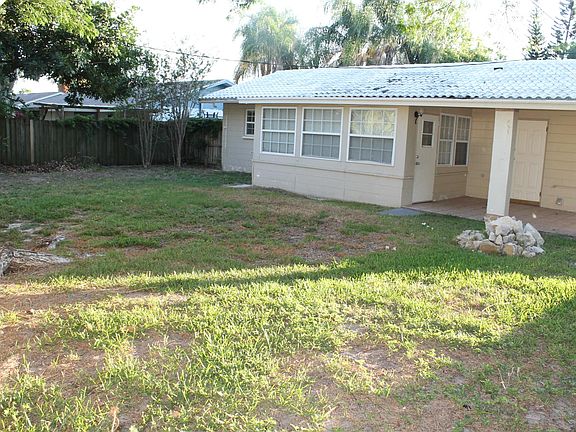 3rd image of 1217 Caracas Ave