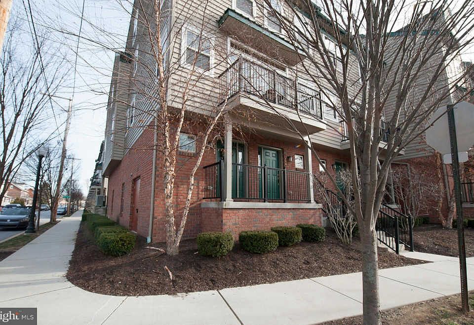 1st image of 200 Green St #10