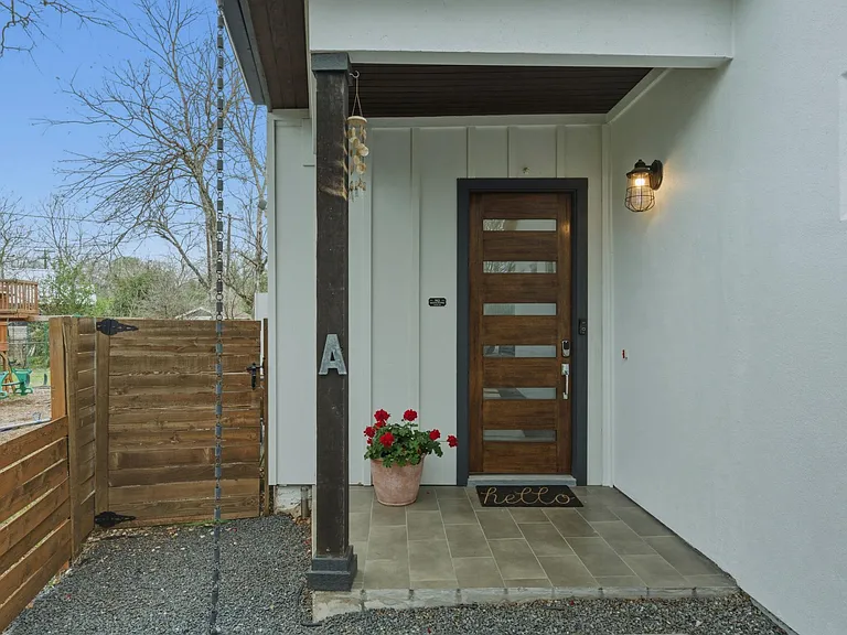 1405 Camelot Cir #A — Photo 3