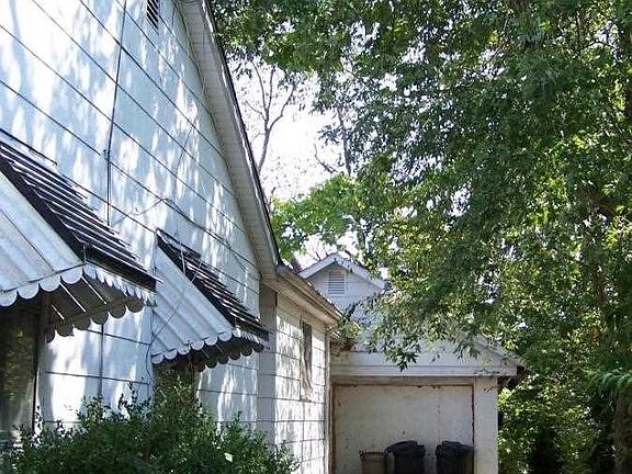 2nd image of 1652 Johnson Dr