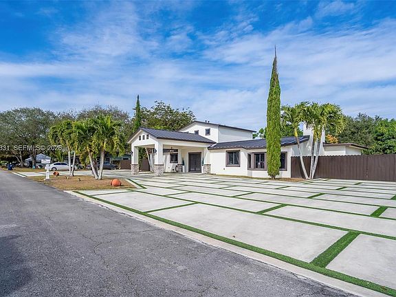 4th image of 20221 SW 318th St