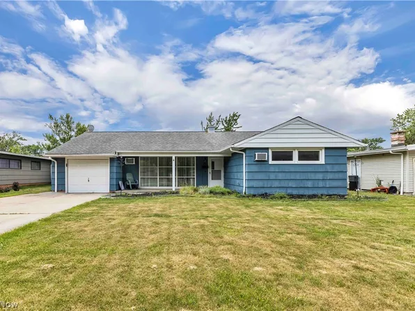 6674 Newbury Ln, Parma Heights, OH 44130