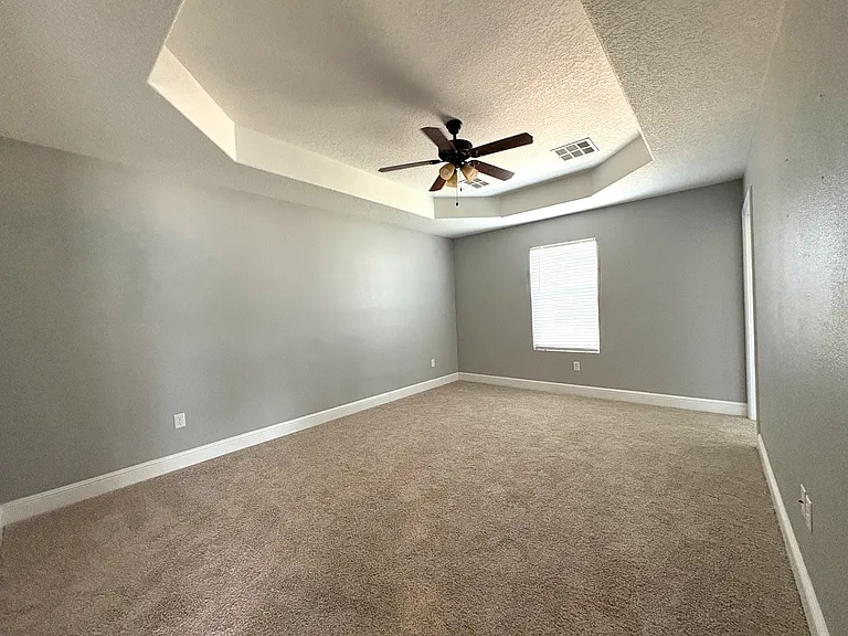 901 N Hall St — Photo 15