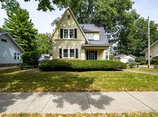 1604 E Jackson St, Bloomington, IL 61701