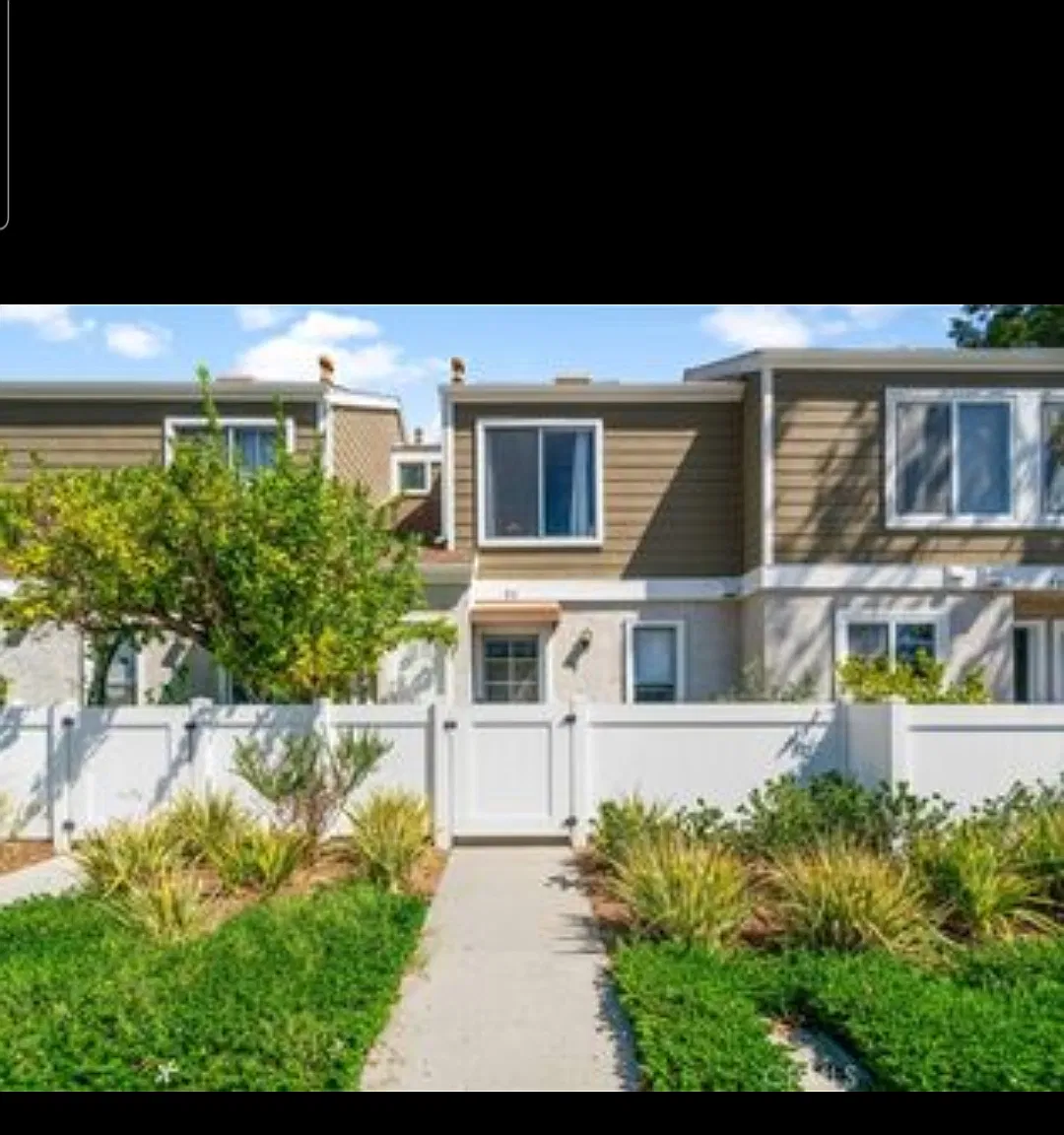 2 bed, 957 sqft, $3,200 — Photo 1
