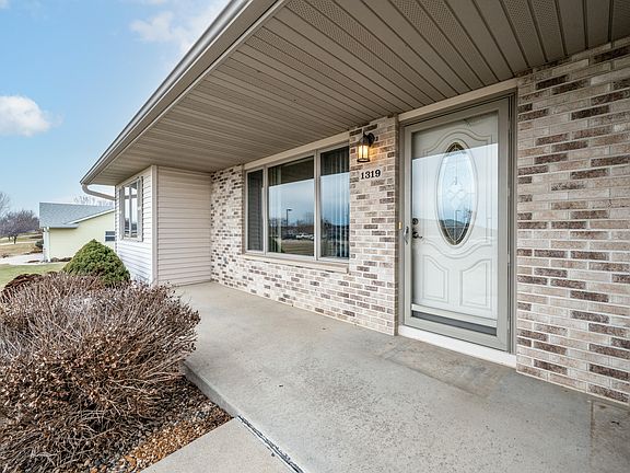 4th image of 1319 Woodland Dr