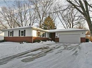 2803 Falbrook Dr NE, Cedar Rapids, IA 52402