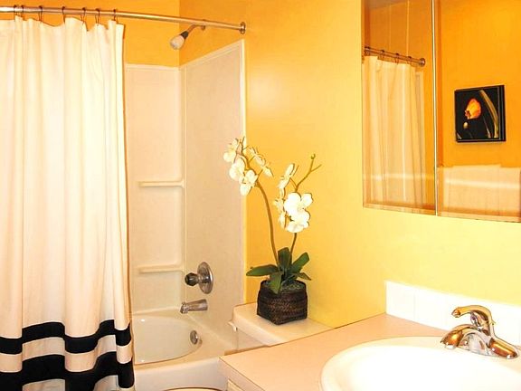 Spacious Main Floor 2nd Full Bath