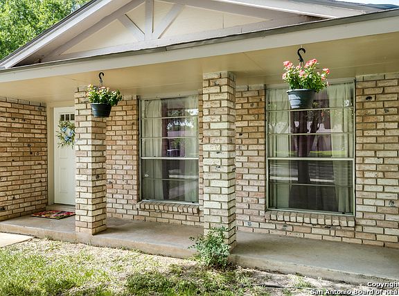 3rd image of 101 Cordoba Cir