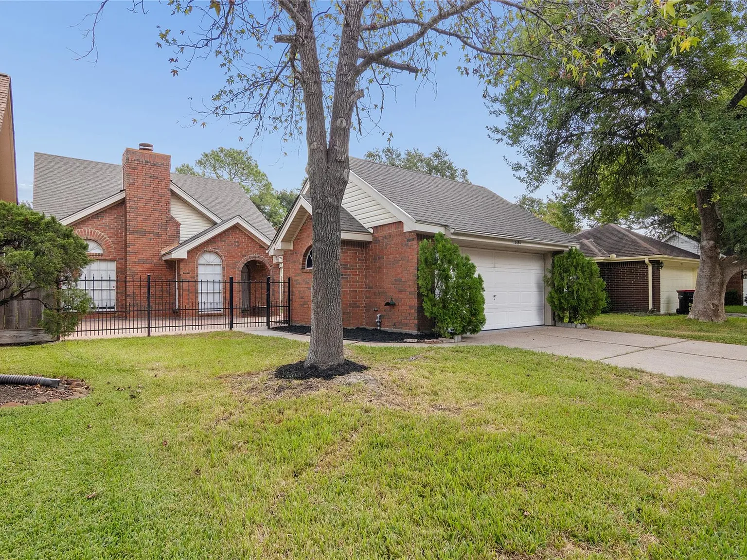 3 bed, 2.0 bath, 1358 sqft, $1,750 — Photo 2