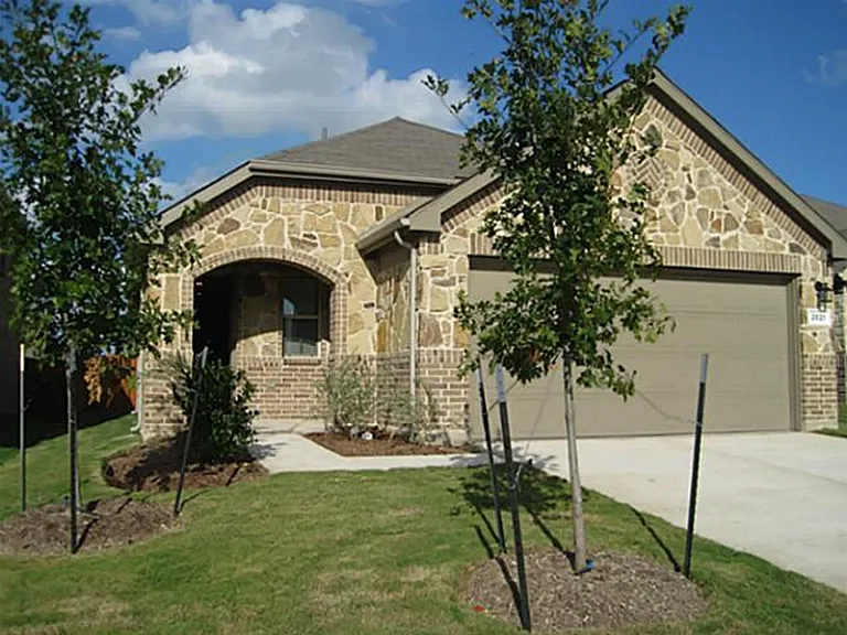 2621 Frisco Wood Dr — Photo 2