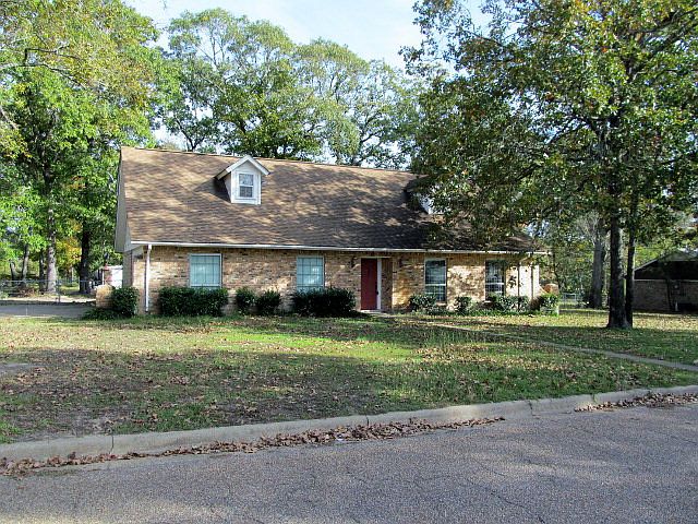 1st image of 101 Pebble Creek St