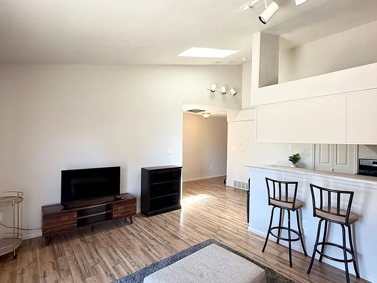 28 Pineridge Ct — Photo 2