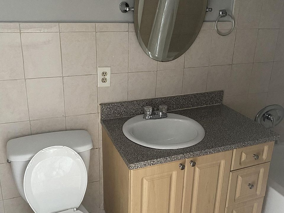 2nd image of 800 NE 13th St APT 6