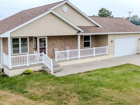 118 Snow Valley Cir, Palmyra, NE 68418
