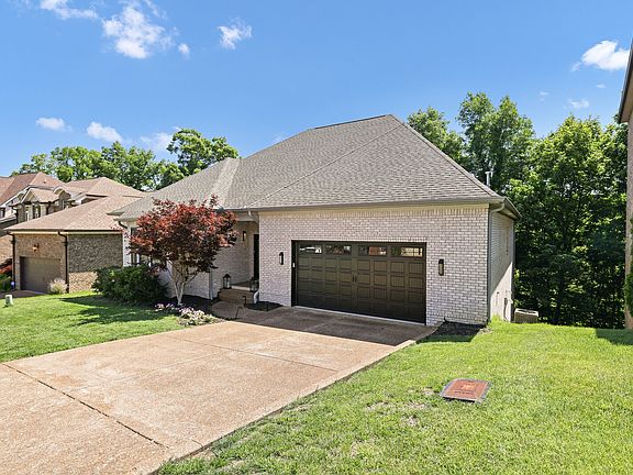 3rd image of 532 Summit Oaks Ct