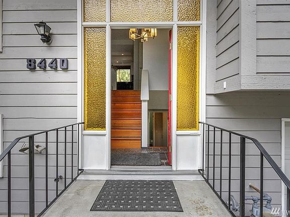 4th image of 8440 University Point Cir NE