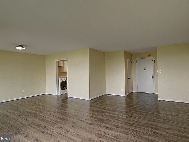 5225 Pooks Hill Rd #1511N — Photo 2