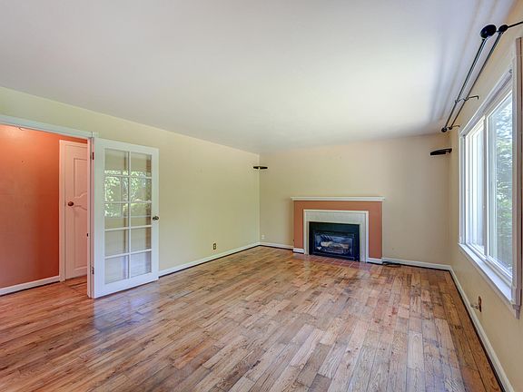 3rd image of 15642 5th Ave NE