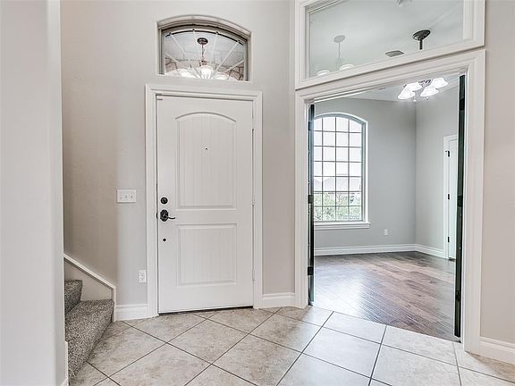 4th image of 308 Madison Place Dr