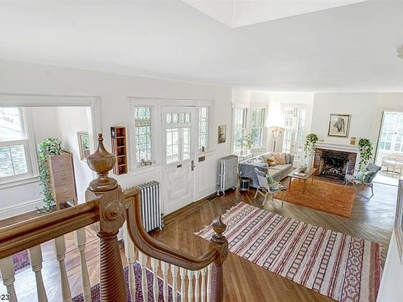 4th image of 296 Melrose Pl