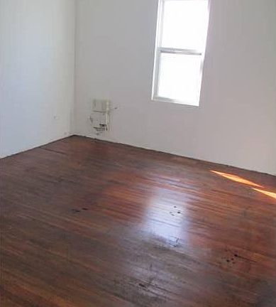 4th image of 118 Scribner Ave APT 1
