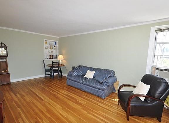The large bright and airy living area has sunny Southern exposures, built-in bookcase and refinished hardwood floors.  The room is 20'-4" x 13'-0".