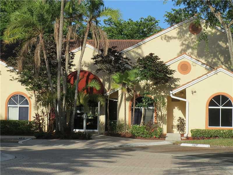 1st image of 982 Coral Club Dr #982